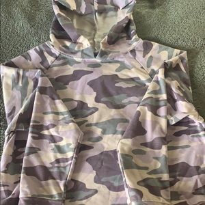 Purple camouflage cropped hoodie